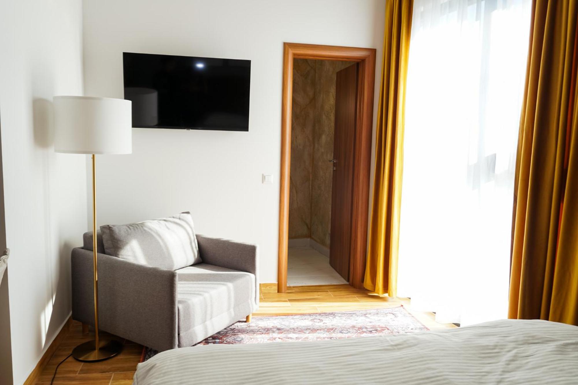 Hotel Fantazia Oradea Exterior foto